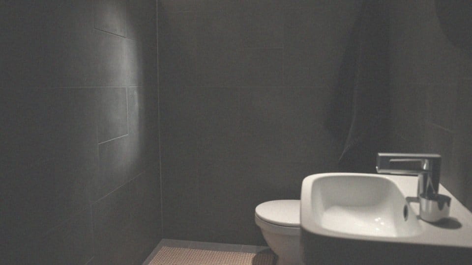 Jakie są strefy erogenne związane z męskim tors?