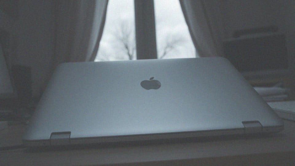 Jak zresetować laptopa bez włączania? Skuteczne metody